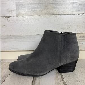 Blondo women's size 11 gray suede Valli heeled ankle boot waterproof zip